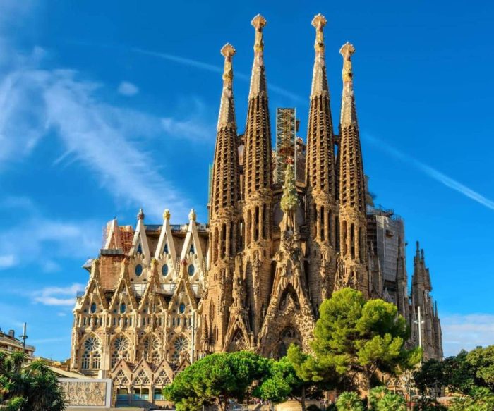 Barcelona In 1 Day: Sagrada Familia, Park Guell, Old Town