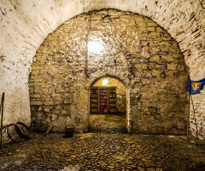 Prague Old Town, Medieval Underground And Dungeon Historical Tour